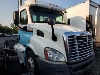  Salvage Freightliner Cascadia 1