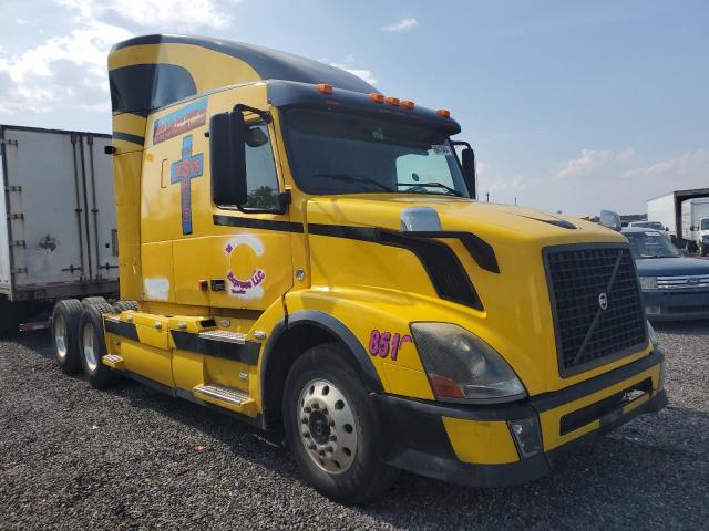  Salvage Volvo Vnl