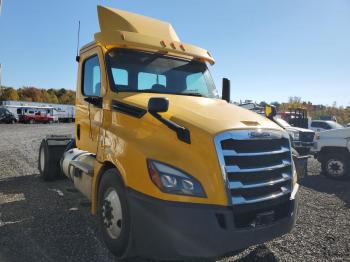  Salvage Freightliner Cascadia 1