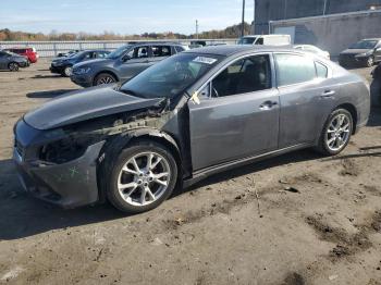  Salvage Nissan Maxima