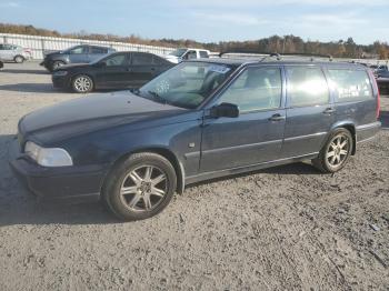  Salvage Volvo V70