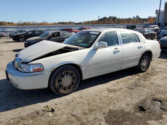  Salvage Lincoln Towncar