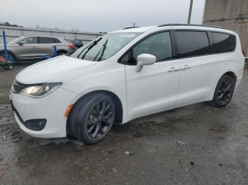  Salvage Chrysler Pacifica