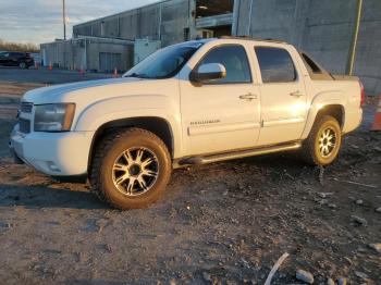  Salvage Chevrolet Avalanche