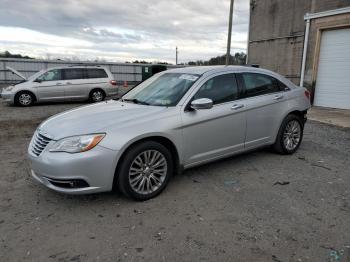  Salvage Chrysler 200