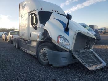  Salvage Freightliner Cascadia 1