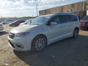  Salvage Chrysler Pacifica