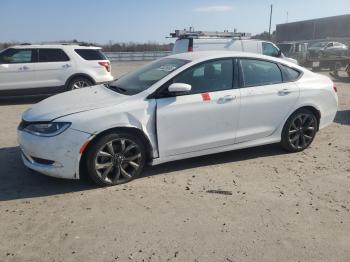  Salvage Chrysler 200