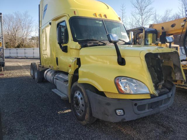  Salvage Freightliner Cascadia 1