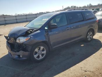  Salvage Toyota Sienna