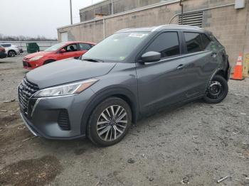  Salvage Nissan Kicks