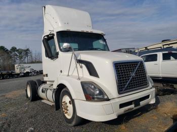  Salvage Volvo Vnl