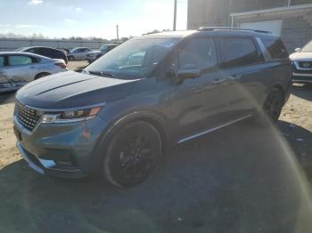  Salvage Kia Carnival