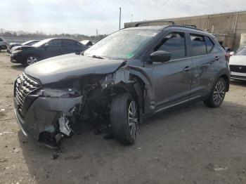  Salvage Nissan Kicks