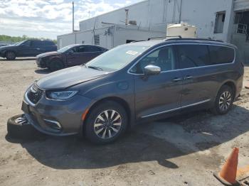  Salvage Chrysler Pacifica