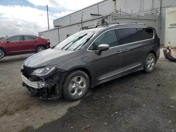  Salvage Chrysler Pacifica