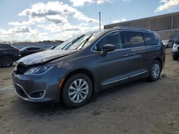  Salvage Chrysler Pacifica