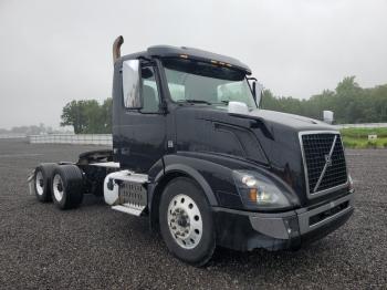  Salvage Volvo Vnl