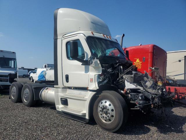  Salvage Freightliner Cascadia 1