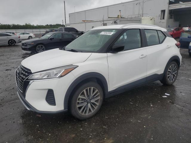  Salvage Nissan Kicks