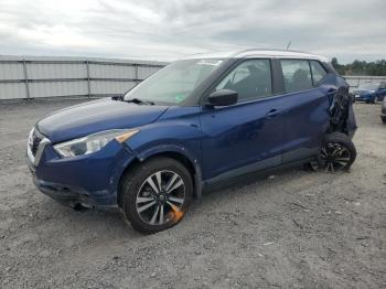  Salvage Nissan Kicks