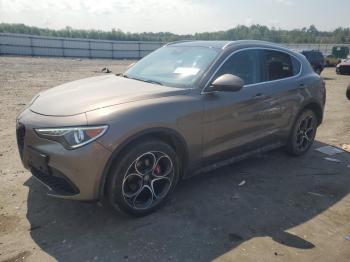  Salvage Alfa Romeo Stelvio
