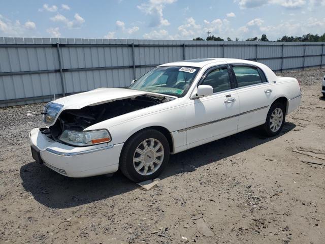  Salvage Lincoln Towncar