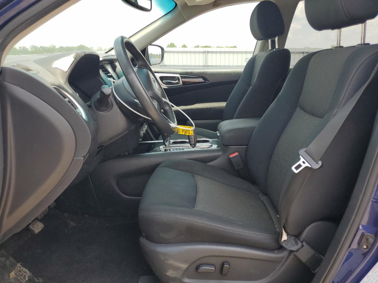 Nissan Pathfinder S Image 7