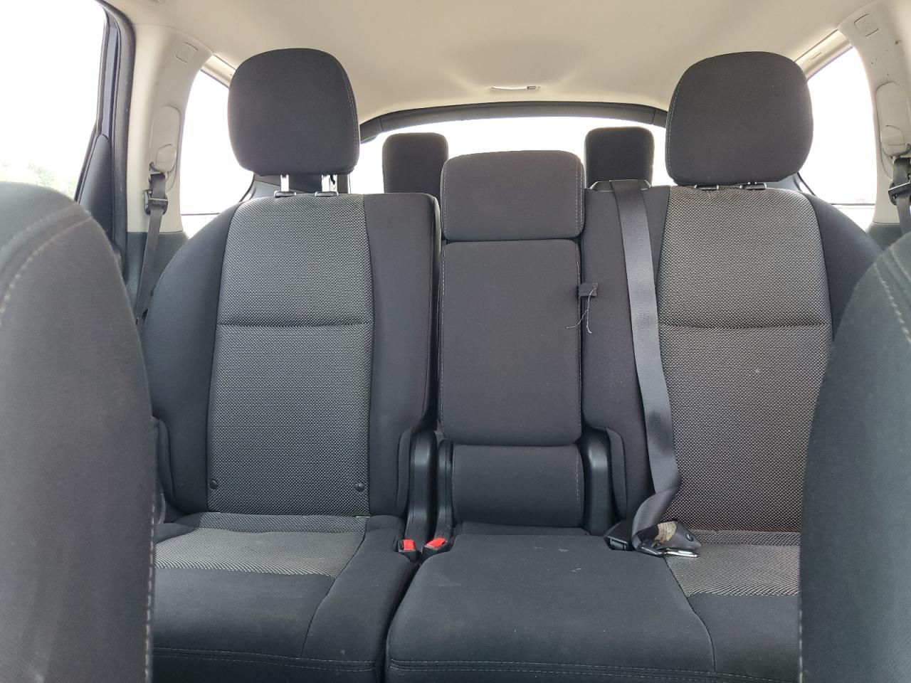 Nissan Pathfinder S Image 4