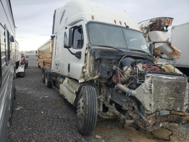  Salvage Freightliner Cascadia 1