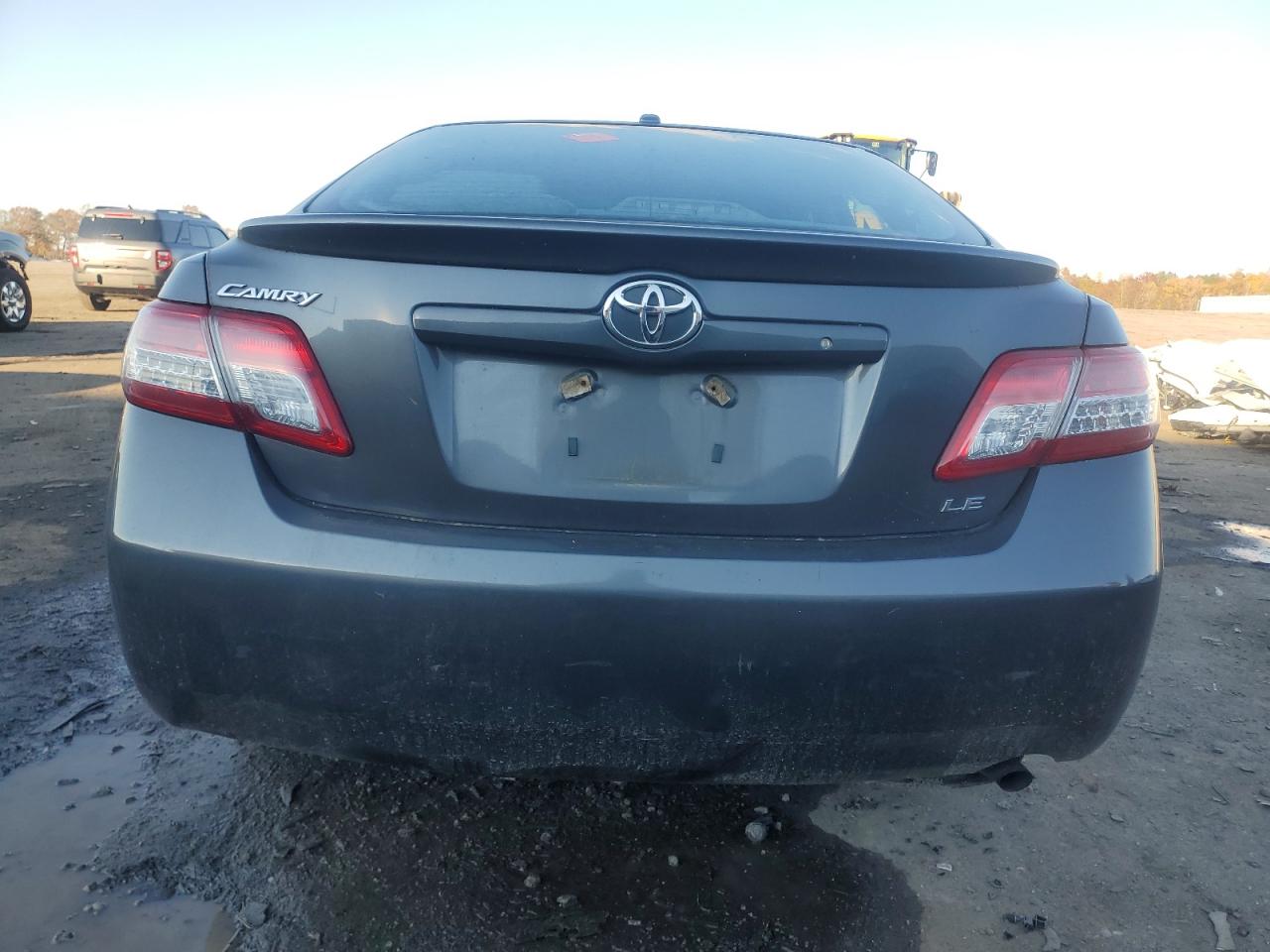 Toyota Camry Base Image 7