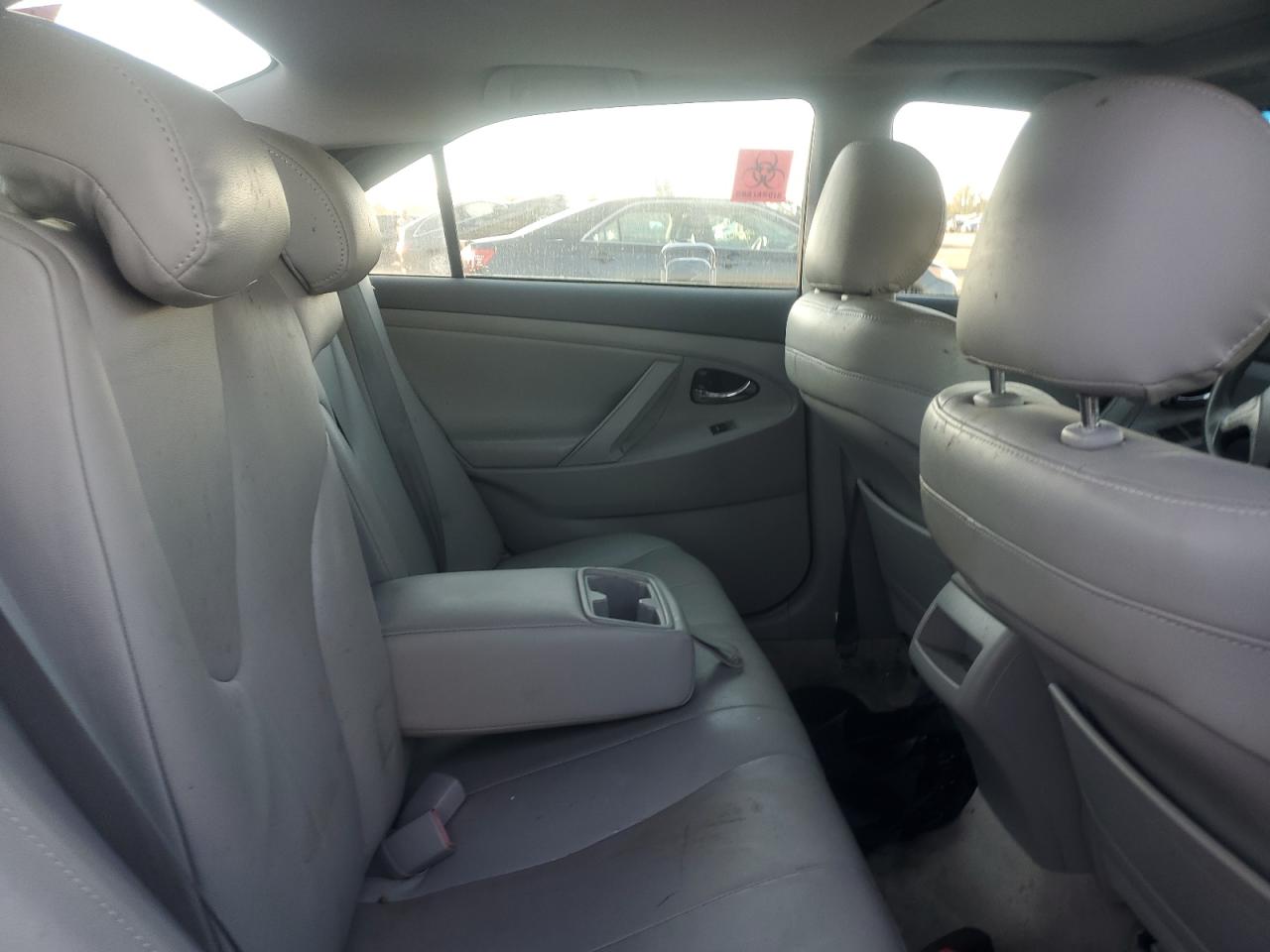 Toyota Camry Base Image 10