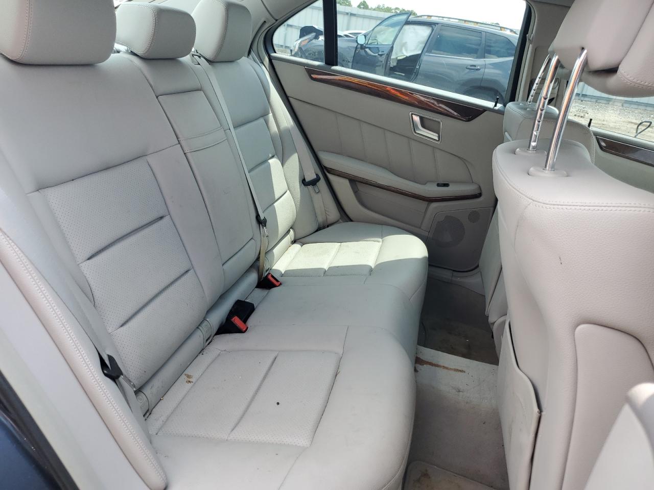 Mercedes-Benz E-Class 350 Image 9