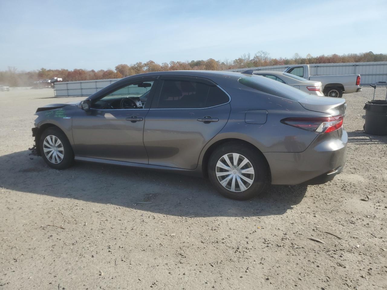Toyota Camry Le Image 2