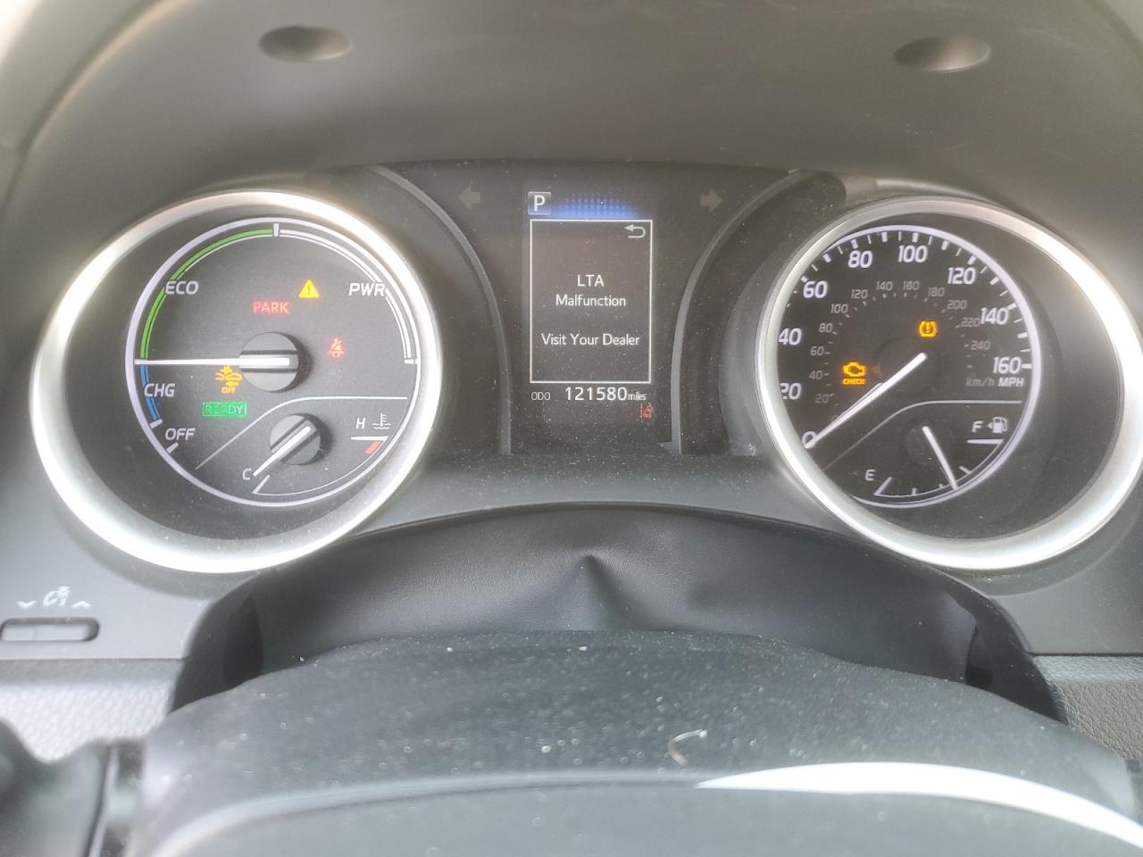 Toyota Camry Le Image 8