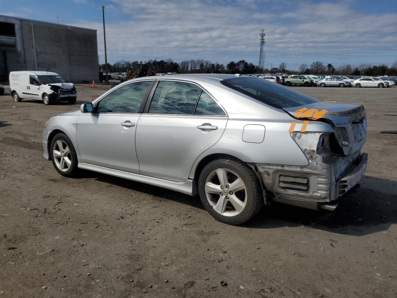 Toyota Camry Base Image 4