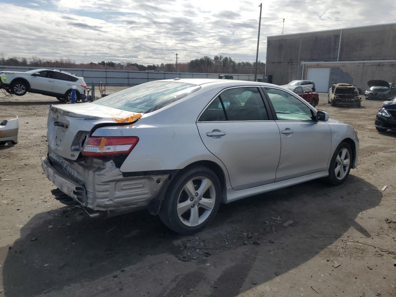 Toyota Camry Base Image 9