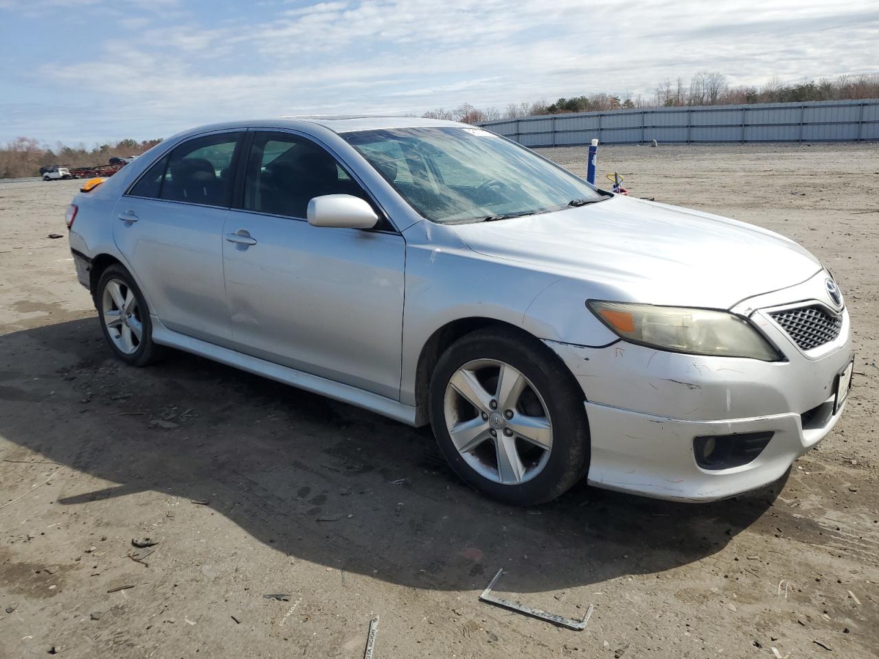 Toyota Camry Base Image 3