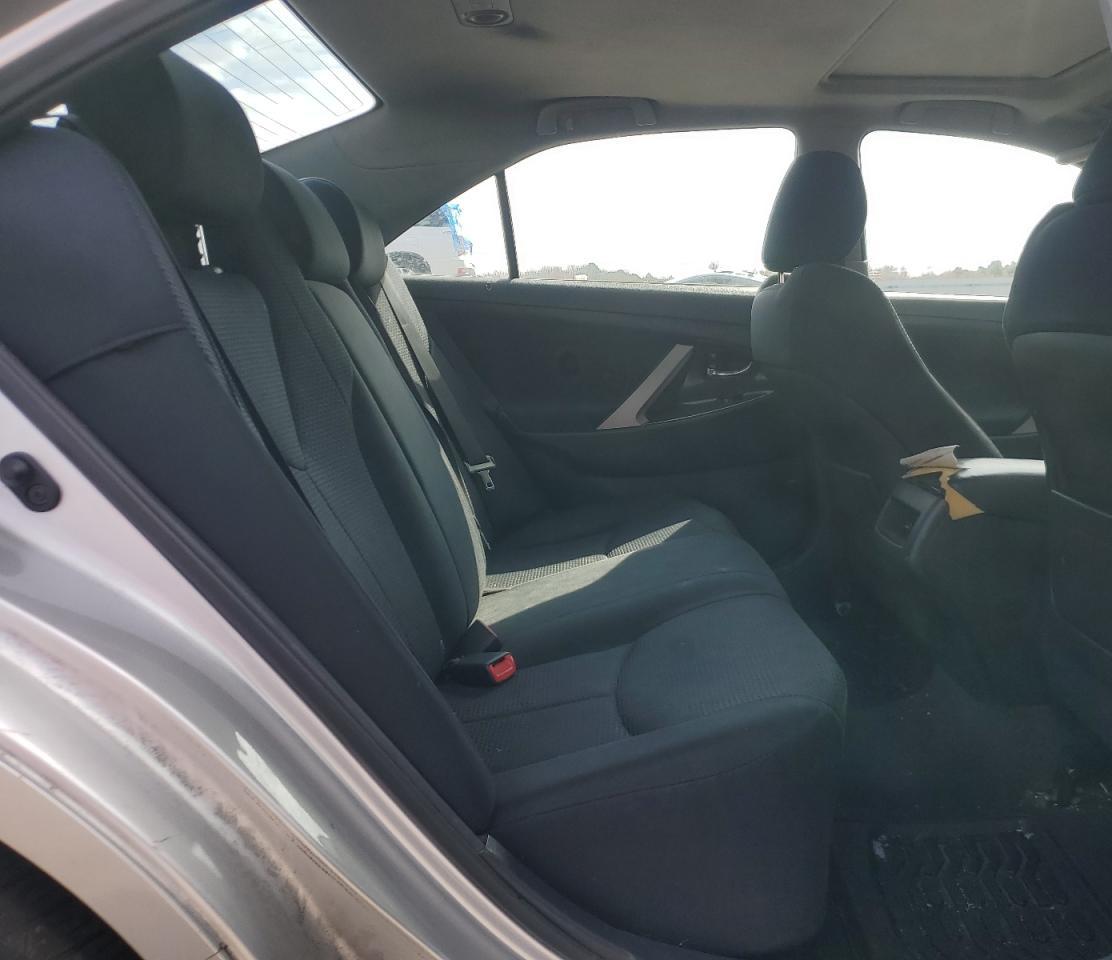 Toyota Camry Base Image 8