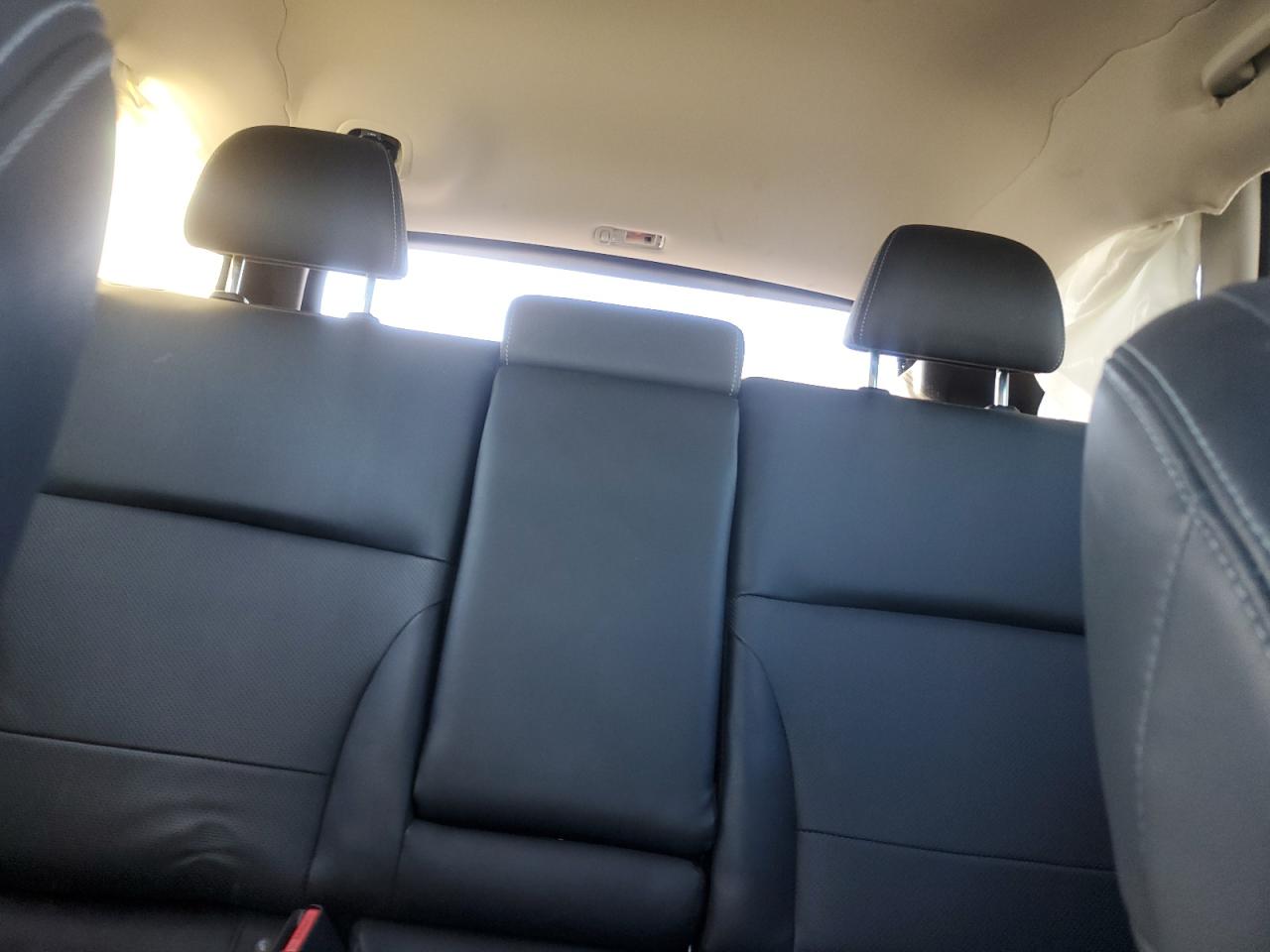 Subaru Outback 2.5i Limited Image 5