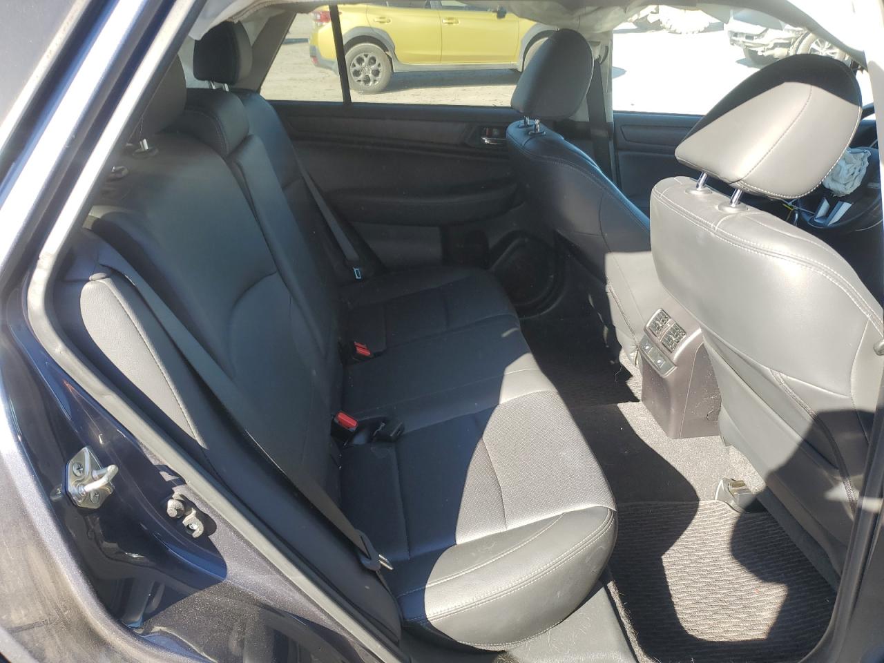 Subaru Outback 2.5i Limited Image 3