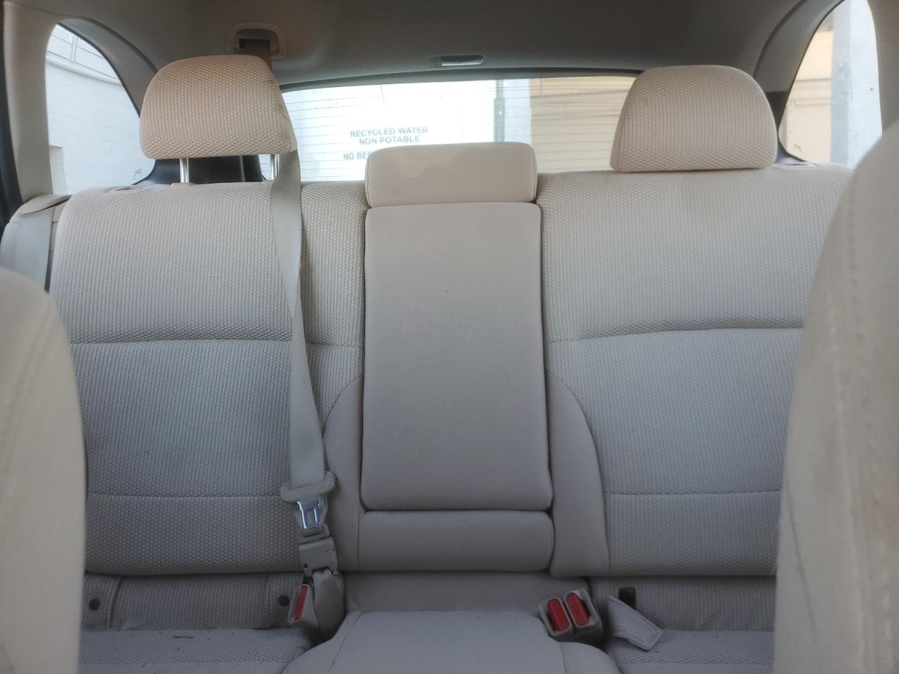 Subaru Outback 2.5i Image 10