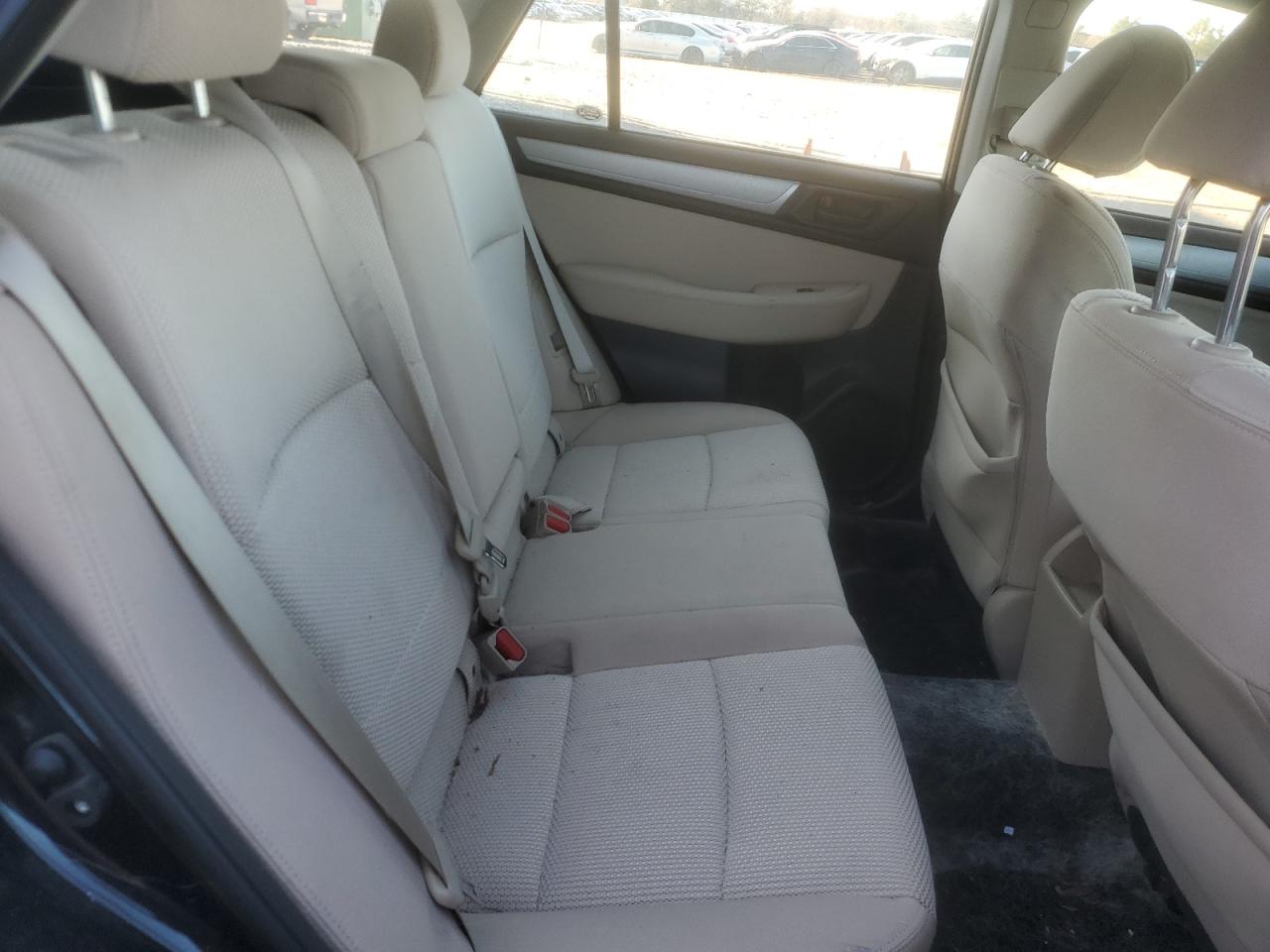 Subaru Outback 2.5i Image 11