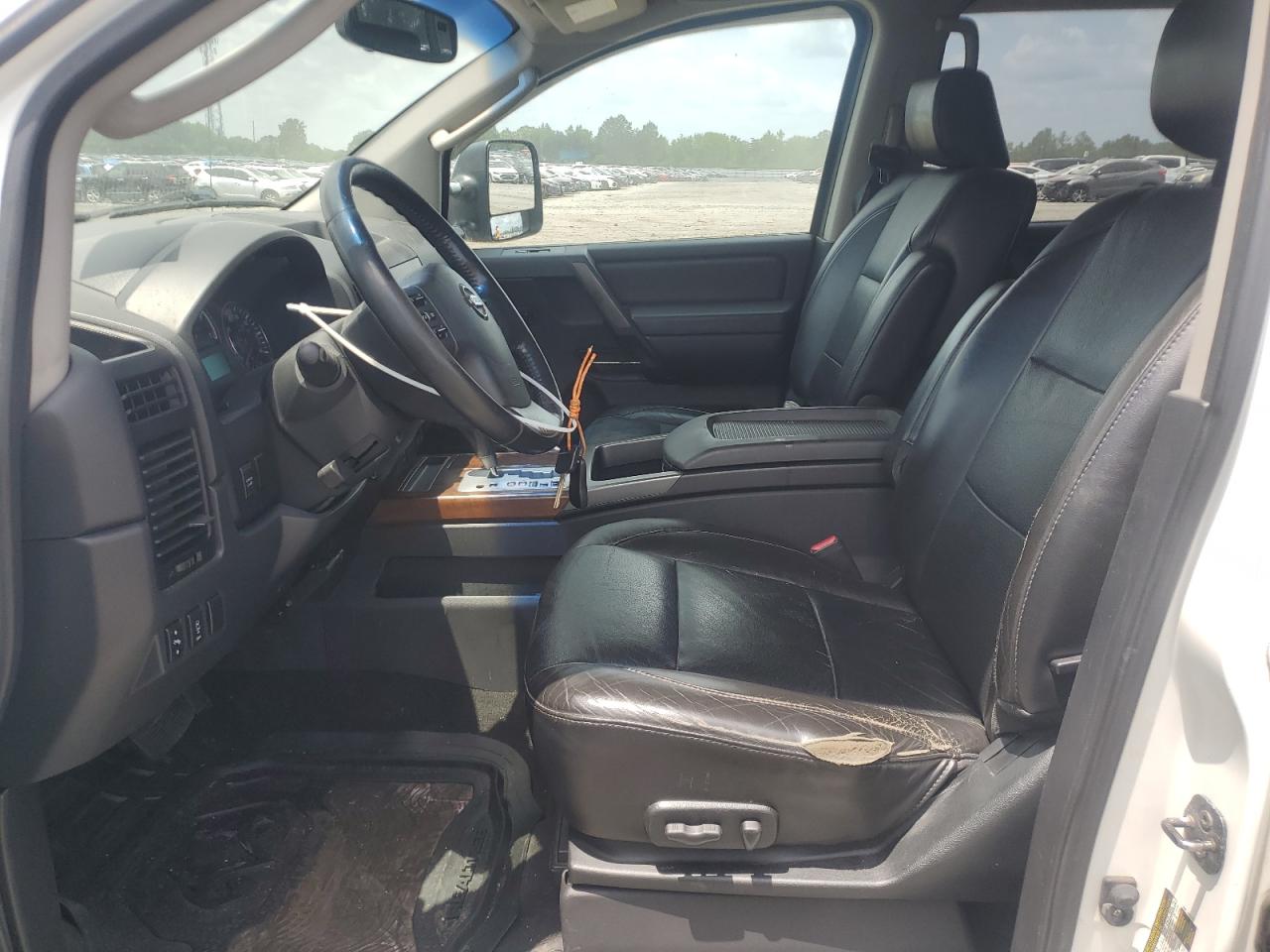 Nissan Titan Xe Image 7