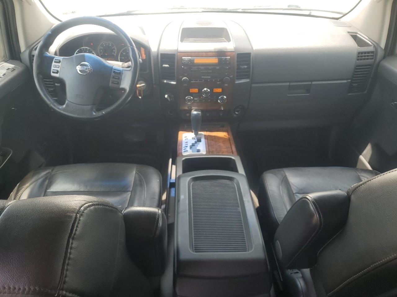 Nissan Titan Xe Image 5