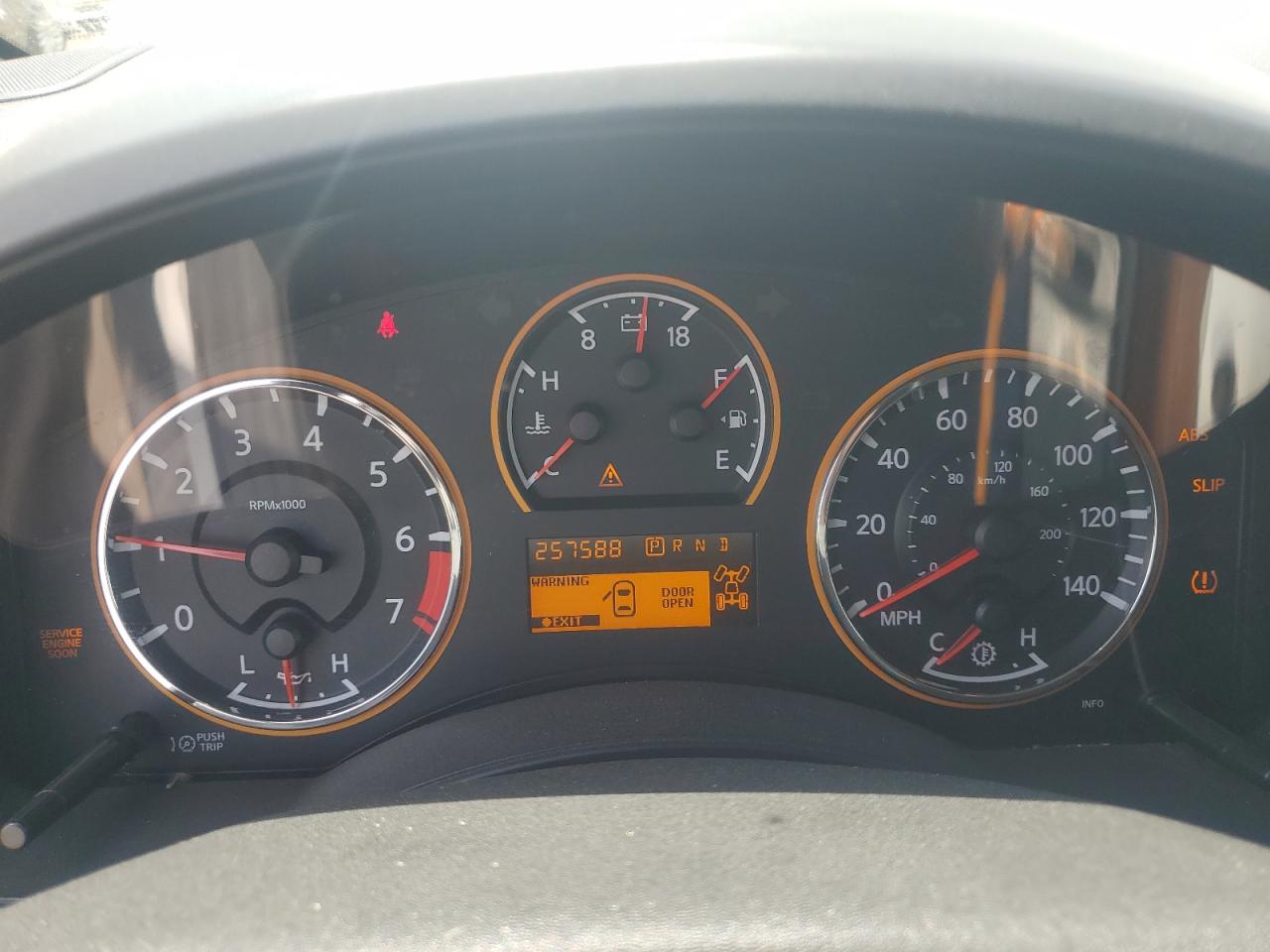 Nissan Titan Xe Image 12