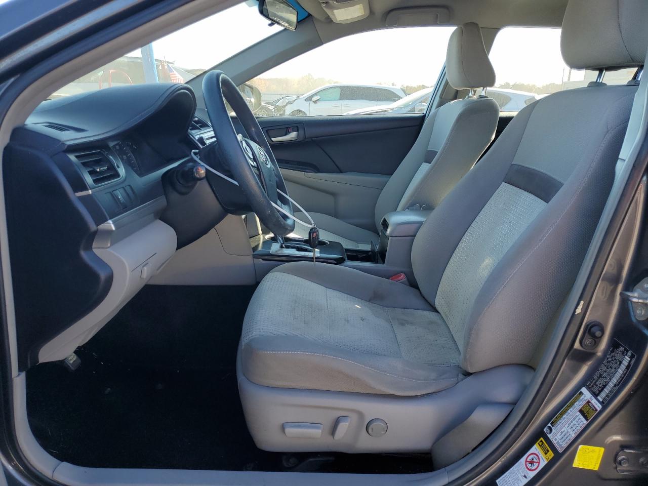 Toyota Camry L Image 8