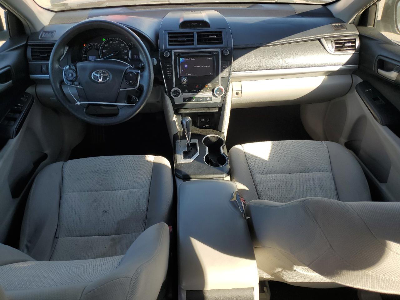 Toyota Camry L Image 2