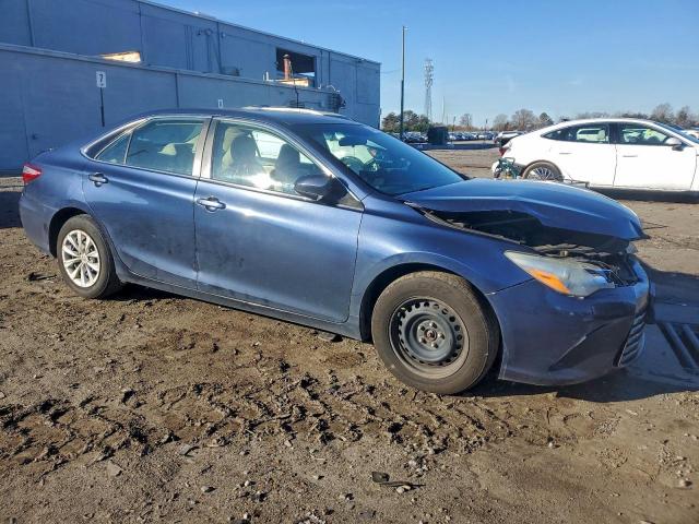 Toyota Camry Le Image 9