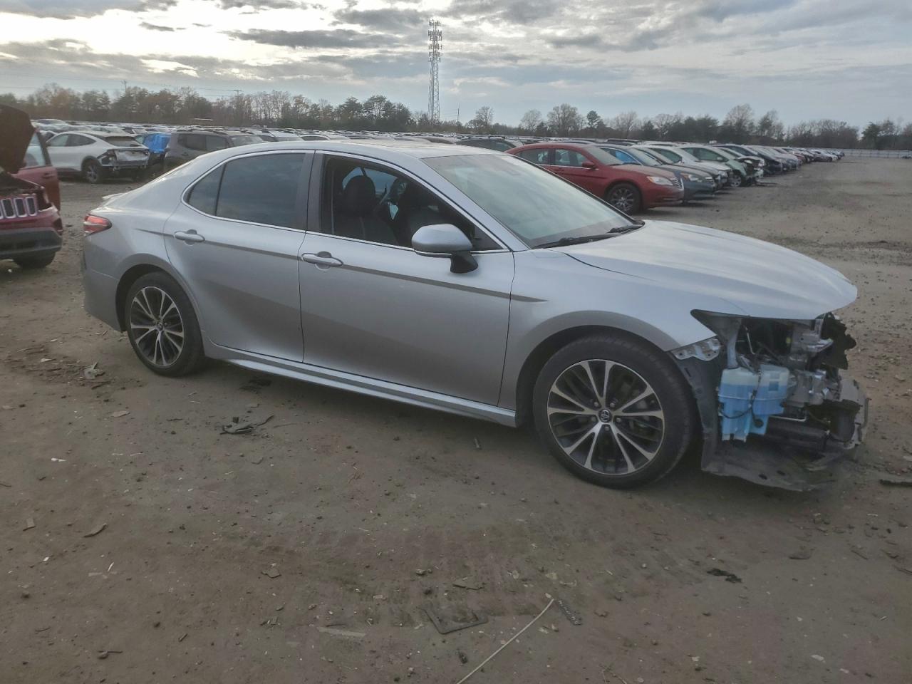 Toyota Camry L Image 4